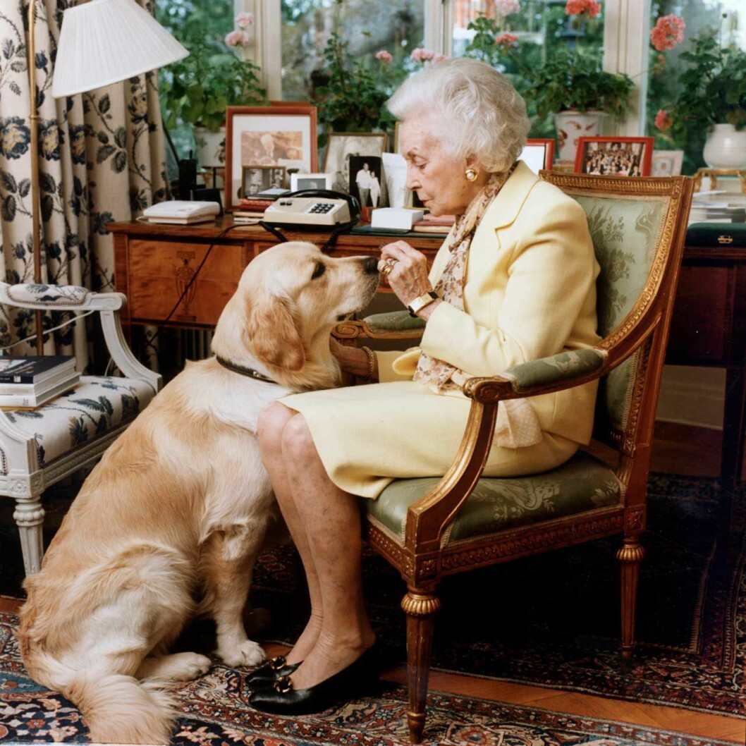 Prinsessan Lilian med sin hund Bingo.