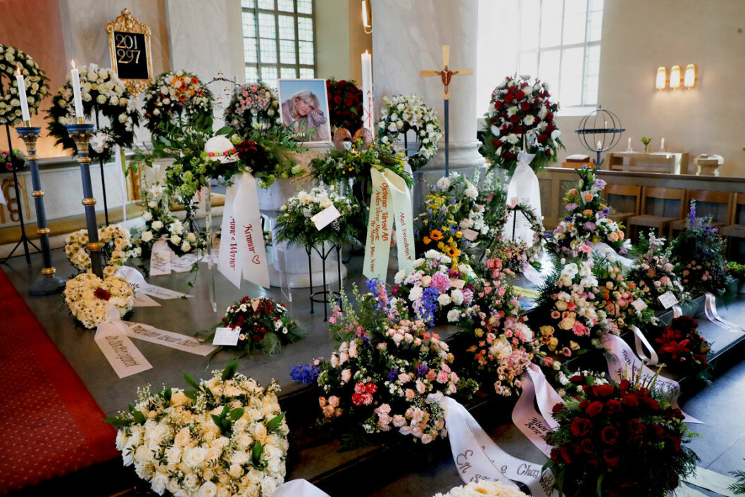 Blomsterhavet i kyrkan. Blomsterhavet i kyrkan.