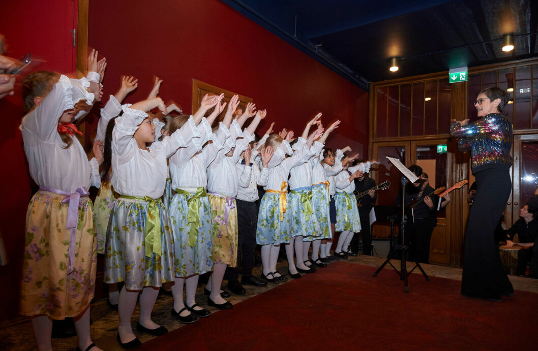 Musikskolan Lilla Akademien har konsert för drottning Silvia. Musikskolan Lilla Akademien har konsert för drottning Silvia.