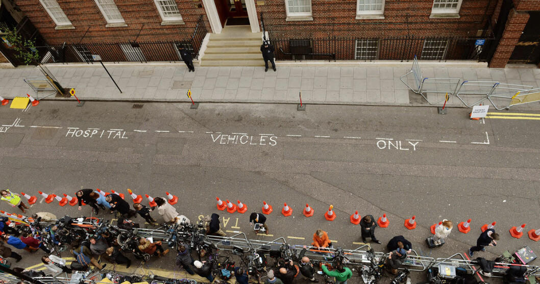 Avspärrningarna utanför Lindo wing, St Marys sjukhus, där Kate kommer att föda. Avspärrningarna utanför Lindo wing, St Marys sjukhus, där Kate kommer att föda.