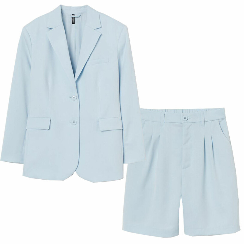 ljusblå kostym med shorts