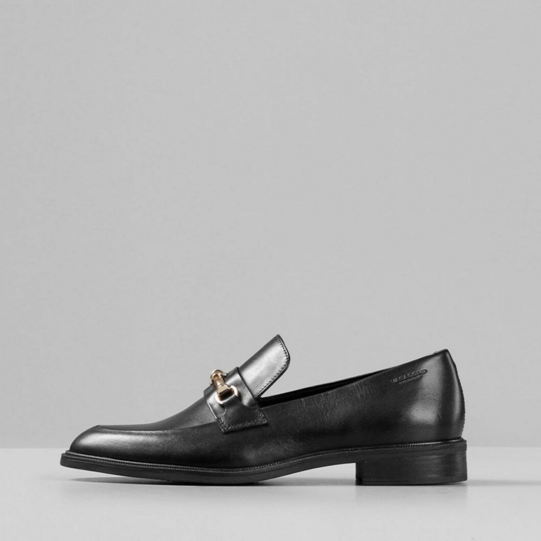 Loafers med spänna