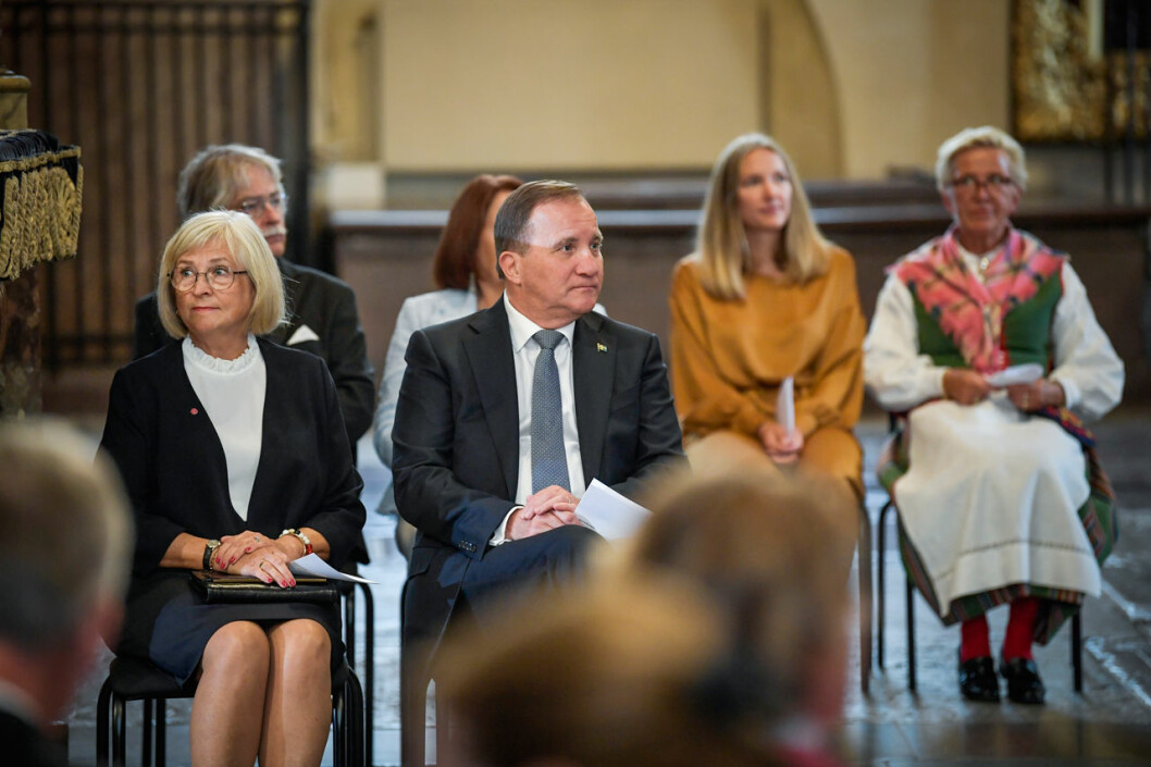Bara 50 personer i Storkyrkan. Här statsminister Stefan Löfven med sin Ulla. Riksmötet 2020: Statsminister Stefan Löfven och Ulla Löfven i Storkyrkan