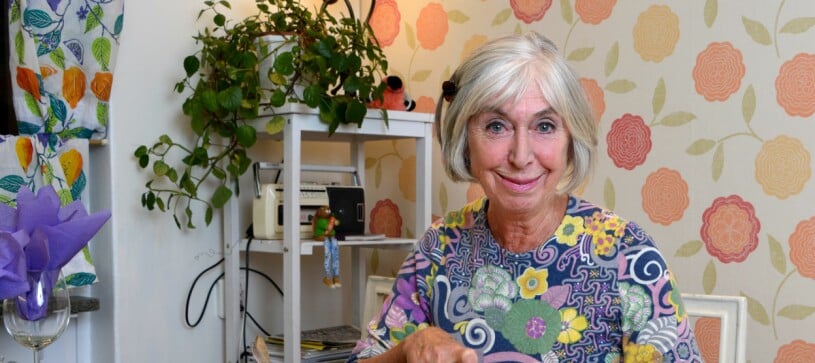Lottie Ejebrant gör rollen som Maj-Britt, Stig-Helmers kärlek, i "Sällskapsresan". Lottie Ejebrant gör rollen som Maj-Britt, Stig-Helmers kärlek, i "Sällskapsresan".