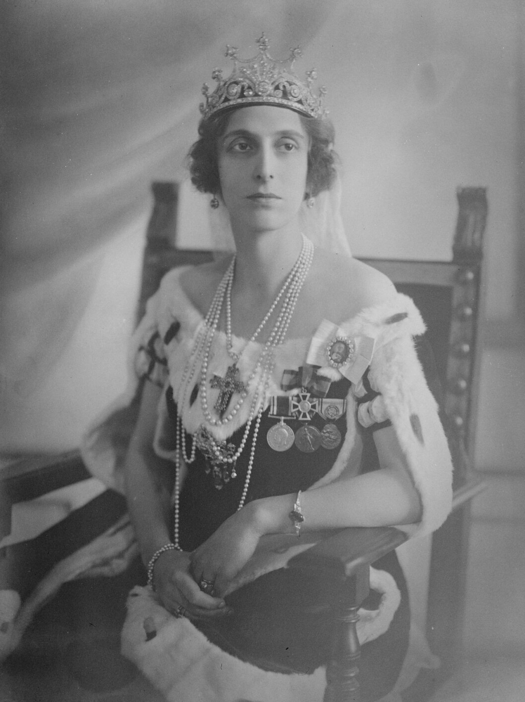 Drottning Louise i Drottning Sofias diadem. Drottning Louise