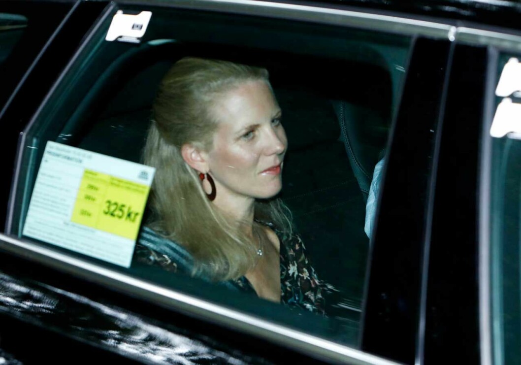 Louise Lindh på väg till kronprinsessan Victorias privata 40-årskalas. Louise Lindh på väg till kronprinsessan Victorias privata 40-årskalas.