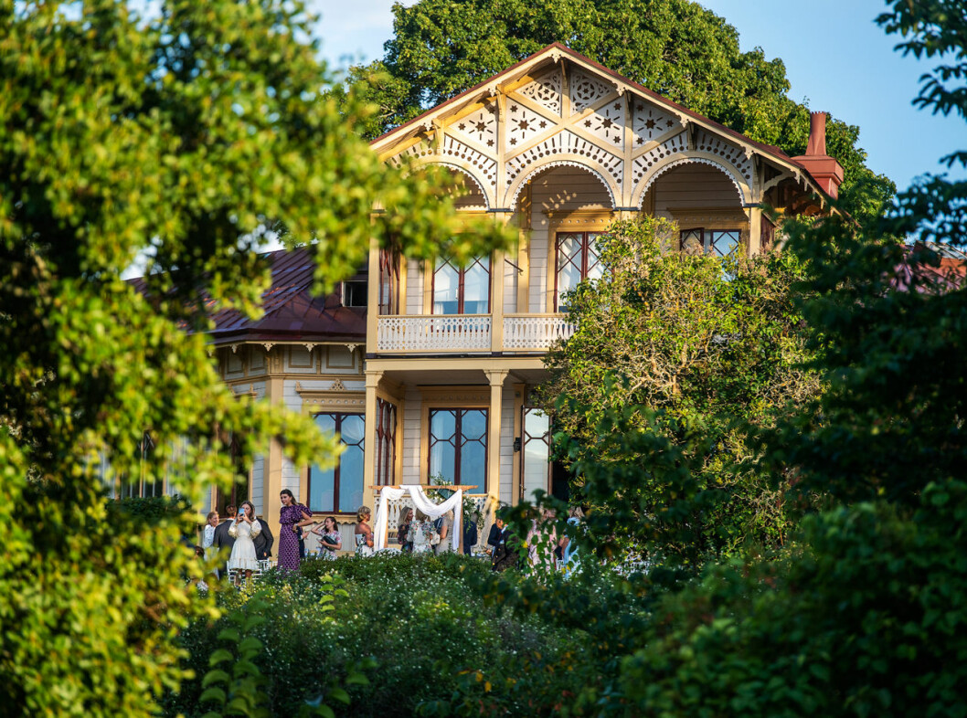 Loviseberg i Ulriksdals slottspark. Här gifte sig Andrea Brodin och Cedric Notz.