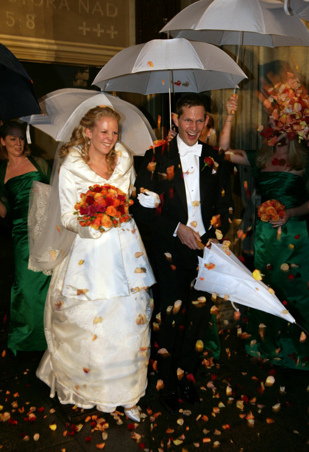Lyckligt nygifta! Louise Lundberg och Johan Insulander-Lindh. Brudparet Louise Lundberg och Johan Insulander-Lindh