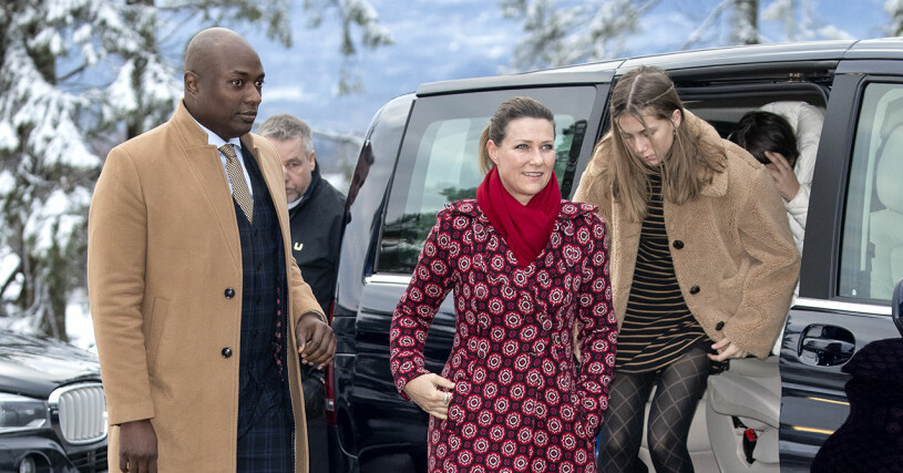 Durek Verrett och prinsessan Märtha Louise utanför Holmenkollens kapell i julas.