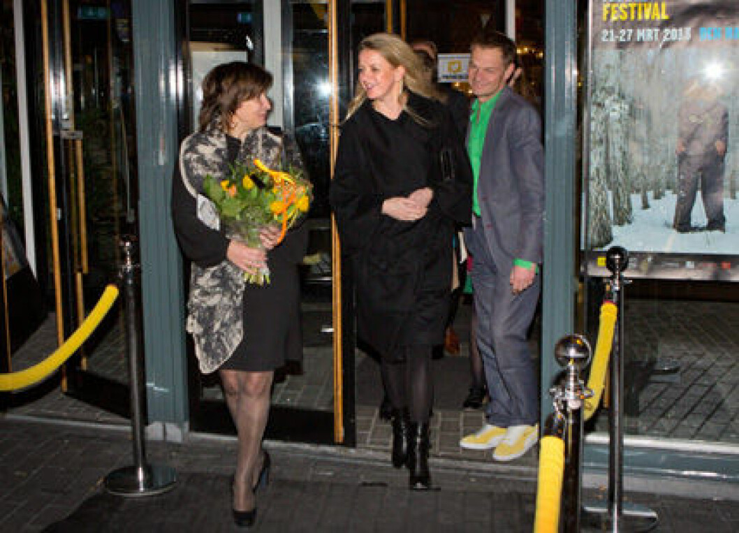 Prinsessan Mabel på väg ut från biografen