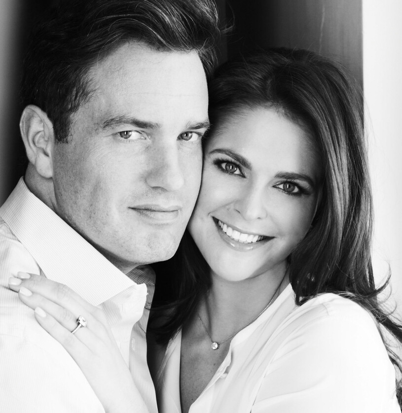 Patrick Demarcheliers bild på nyförlovade Madeleine och Chris. Prinsessan Madeleine och Chris O’Neill på sin förlovningsbild tagen av Patrick Demarchelier