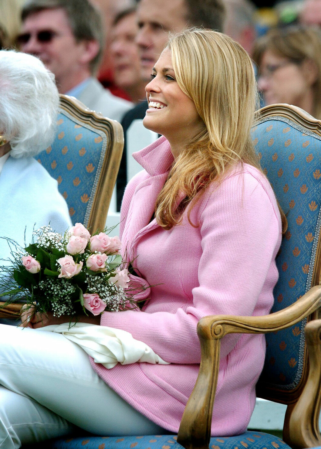 Prinsessan Madeleine i rosa kavajkofta. Madeleine på Victoriadagen