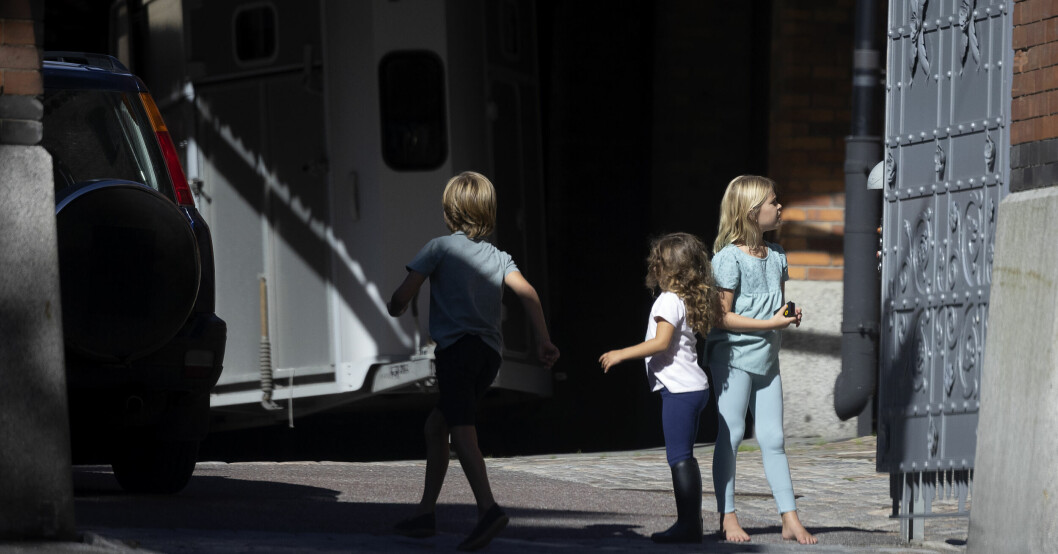 Tre små kungligheter redo för ridlektion! Foto: Prins Nicolas, prinsessan Adrienne, och prinsessan Leonore