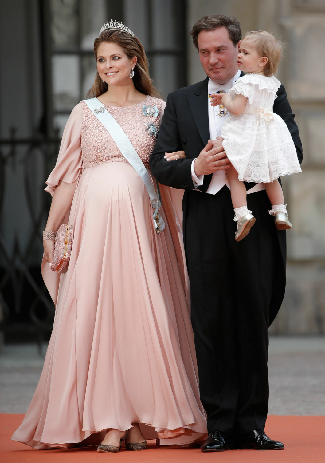 Prinsessan Madeleine var lika höggravid som vacker på storebror prins Carl Philips bröllop. Prinsessan Madeleine var lika höggravid som vacker på storebror prins Carl Philips bröllop.