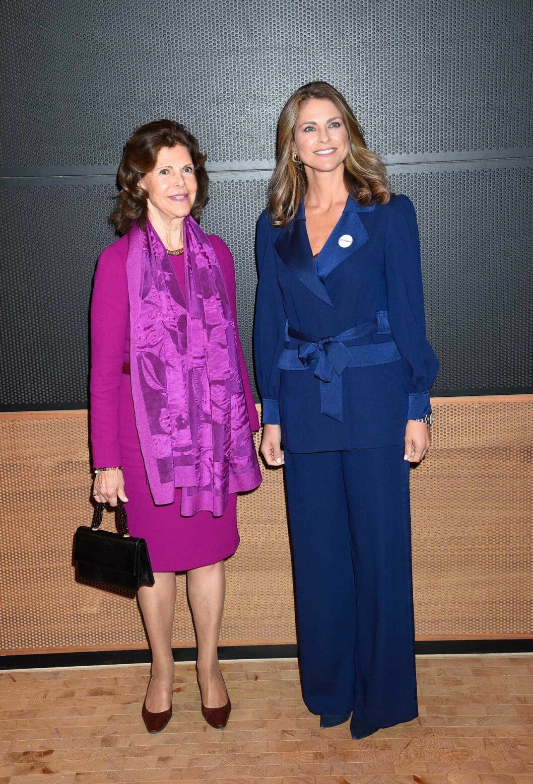 Prinsessan Madeleine i kostym från Diane von Fürstenberg. Credit HeavenLM och The Royals and I. Madeleine