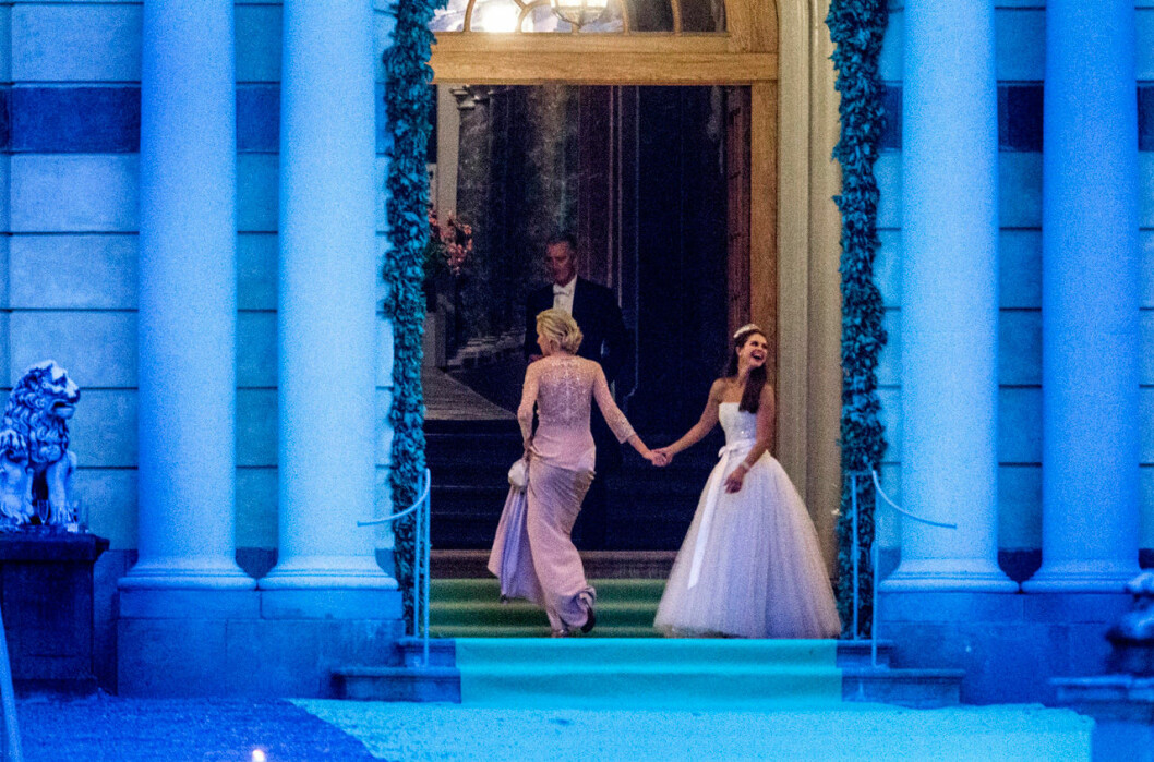 Prinsessan Madeleine i Silvias Nina Ricci-klänning. Drottningholms slott 2013. Madeleine