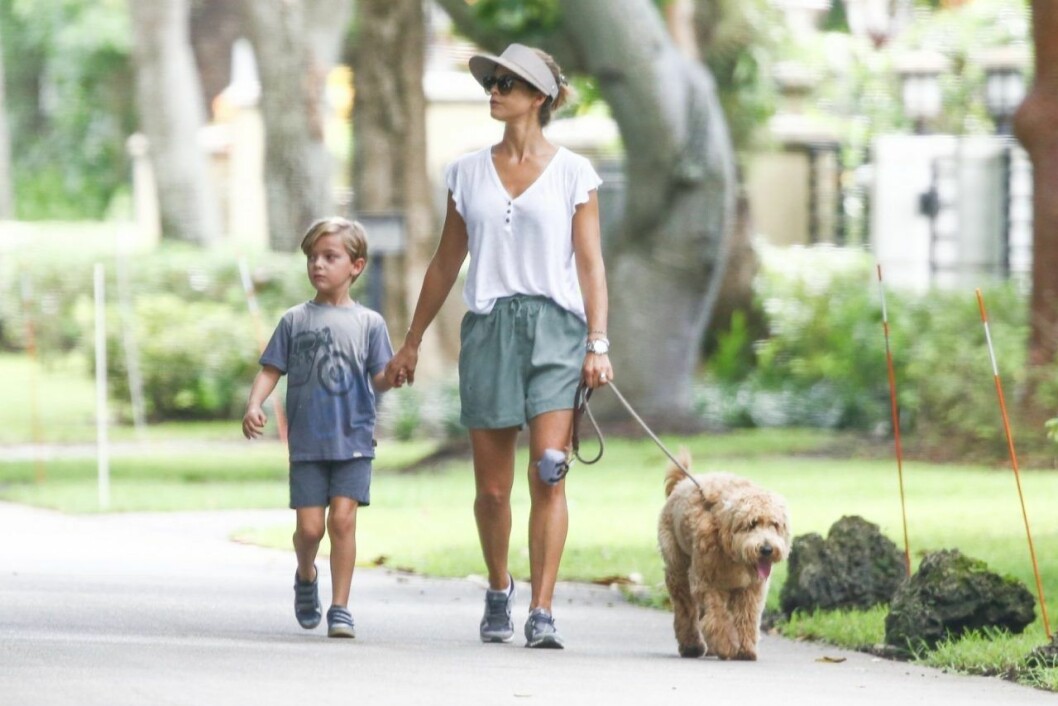 Madeleine med sonen Nicolas, 5, och hunden Teddy. Prinsessan Madelene