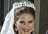 Prinsessan Madeleine strålande glad i sin bröllopsuniform