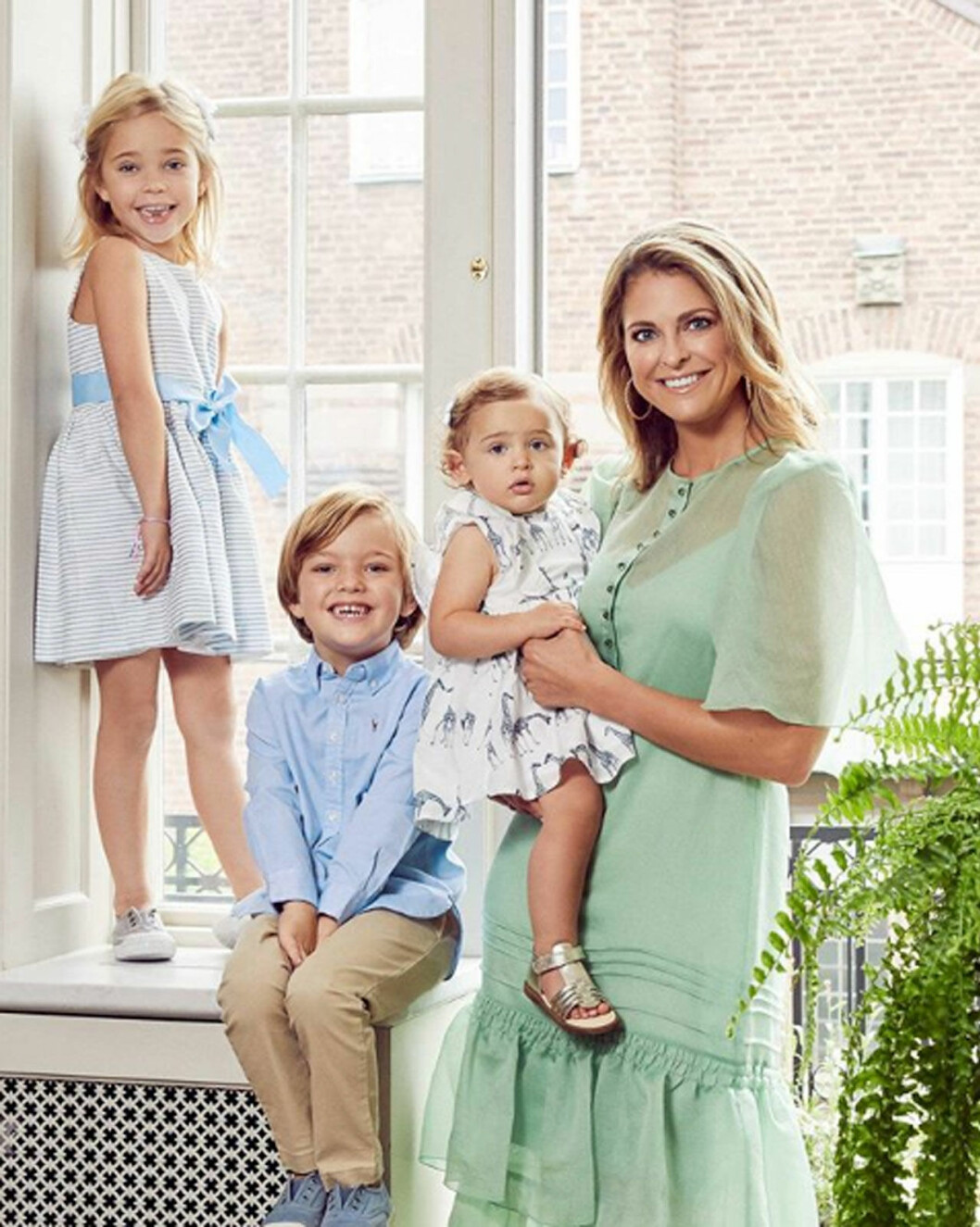 Prinsesslivet i Florida betyder att barnen är barbenta året om…extra många skrubbsår alltså. Prinsessan Madeleine med sina barn prinsessan Leonore, prins Nicolas och prinsessan Adrienne.