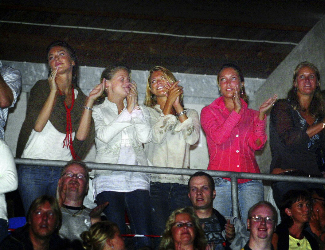 Madeleine och hennes kompisar såg Gyllene Tiders turnéstopp i Halmstad 2004. Prinsessan Madeleine och hennes kompisar såg Gyllene Tiders turnéstopp i Halmstad 2004.