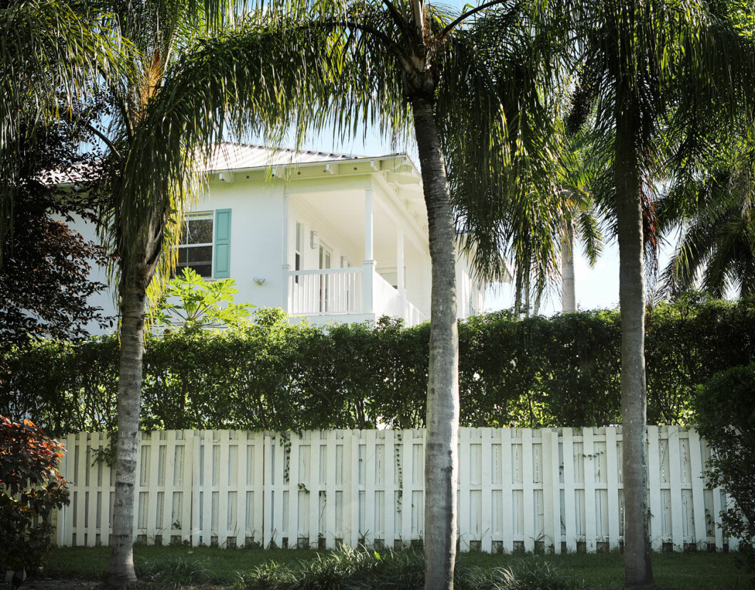 Huset i Miami som prinsessan Madeleine nu har lämnat. Det var under hösten till salu för 29 miljoner kronor (enligt mäklarannonsen), men går nu att hyra för 188 000 kronor i månaden. Huset i Miami – här bodde prinsessan Madeleine med sin familj. Men nu har de flyttat.