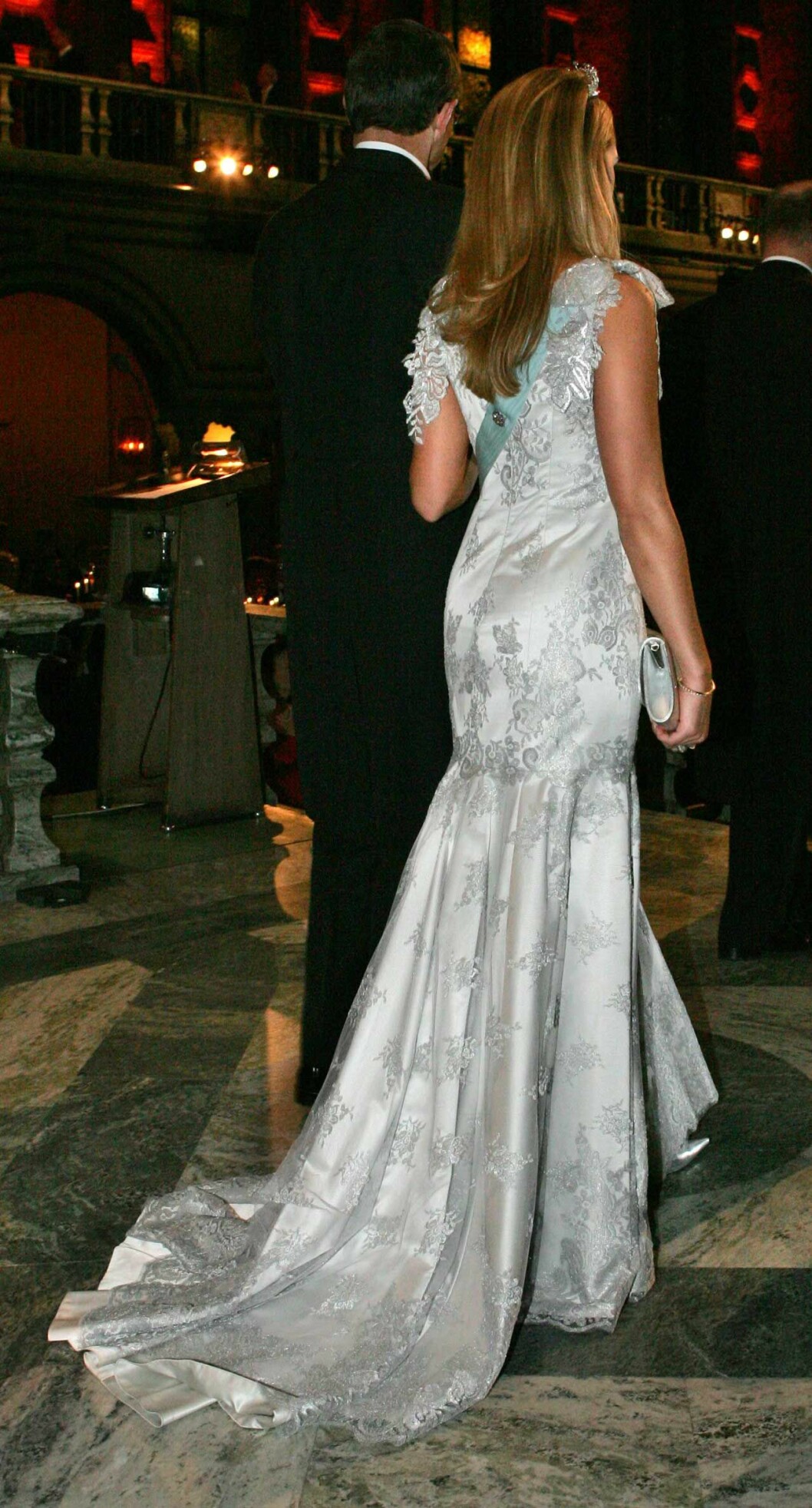 Prinsessan Madeleines Nobelklänning 2005 hade ett fantastiskt släp! Prinsessan Madeleines Nobelklänning 2005 hade ett fantastiskt släp!