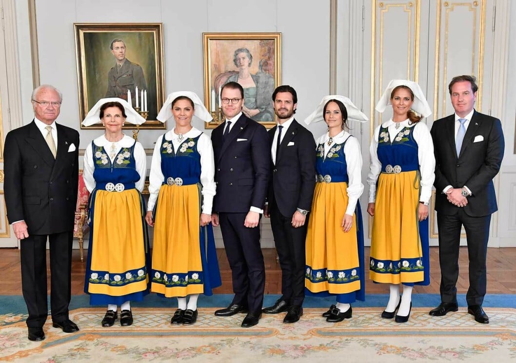 Kungafamiljen samt Chris O'Neill vid nationaldagsfirandet på Kungliga slottet.