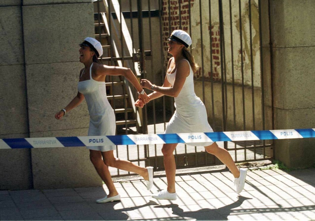 Louise och prinsessan Madeleine på studentdagen 2001. Lussan Madeleine student
