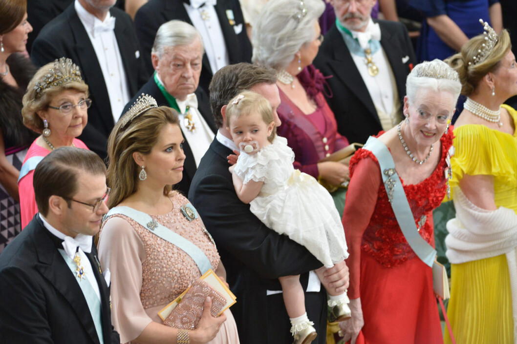 Det var ett intensivt graviddrama som pågick, bara en meter från brudparet. Till och med drottning Margrethe blev orolig. Prinsessan Madeleine höggravid på prins Carl Philips bröllop 2015.