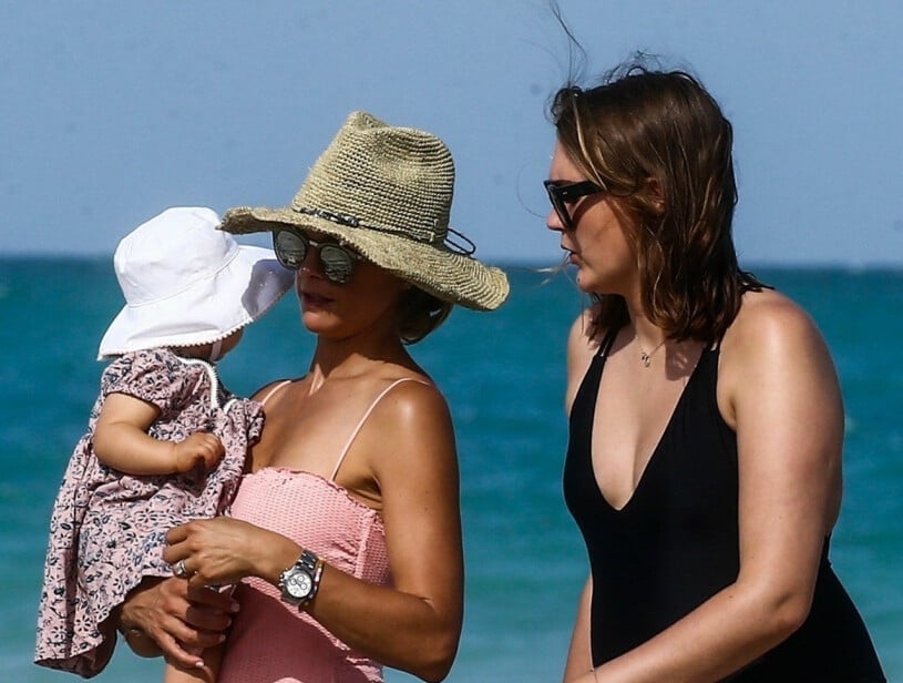 Prinsessan Madeleine på beachen med av sina mer anonyma amerikanska väninnor. Prinsessan Madeleine i Miami med prinsessan Adrienne och en okänd väninna