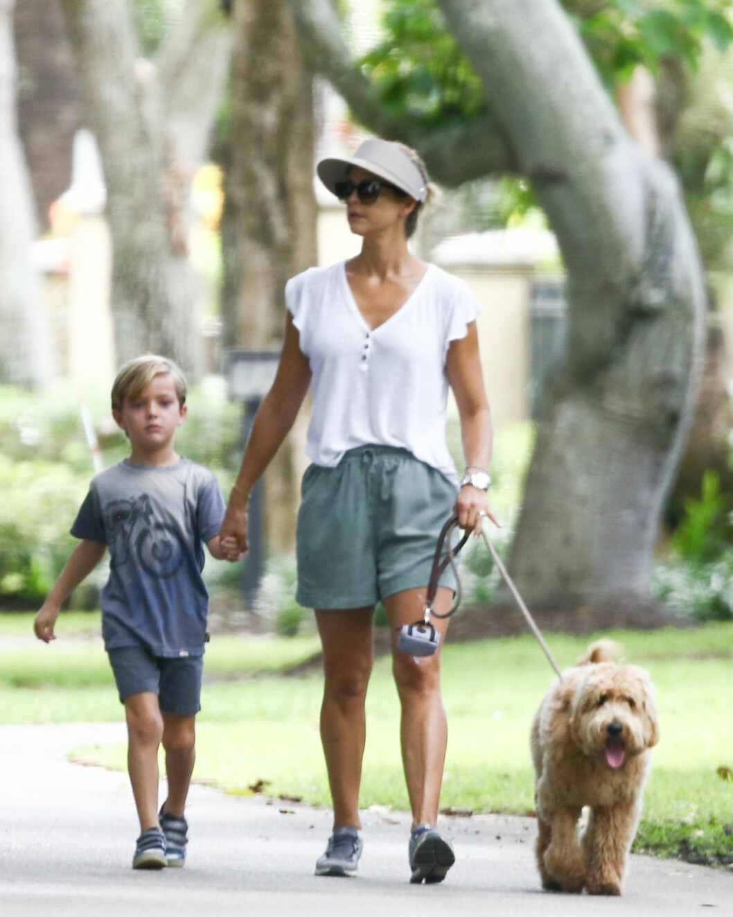 Prins Nicolas, stolt lillhusse till charmtrollet Teddy. Prinsessan Madeleine prins Nicolas hunden Teddy i Miami