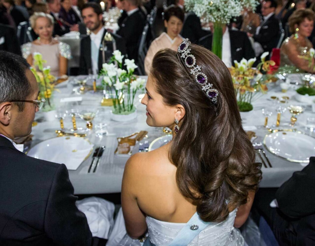 Madeleine i 2012 års Nobellook. Prinsessan Madeleine vid banketten under Nobelfesten 2012.