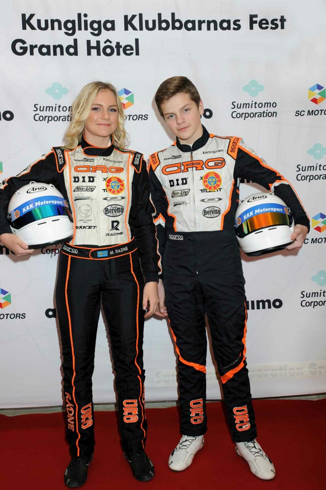 Madeleine och Marcus Radne, två av KAK:s duktiga gokartförare, hälsade gästerna välkomna. Madeleine och Marcus Radne, två av KAK:s duktiga gokartförare, hälsade gästerna välkomna.