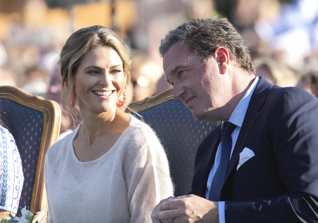 Prinsessan Madeleine har flera gånger fått kritik för att bland annat inte ha arbetat och ha varit frånvarande. Nu berättar hovets informationschef Margareta Thorgren i talkshowen Malou efter fem om hur de jobbar bakom kulisserna med kungligheterna. Madeleines revansch efter hårda kritiken