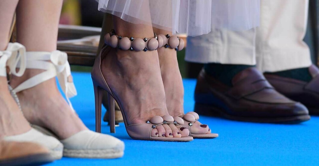 Prinsessan Madeleines häftiga stilettos från Alaia. Prinsessan Madeleines häftiga pumps från Valentino.