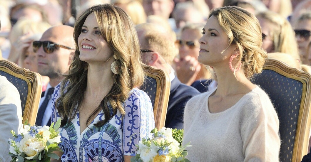 Prinsessan Madeleine sitter alltid bredvid Sofia på Victoriadagen, här är de 2019. Prinsessan Madeleine sitter alltid bredvid Sofia på Victoriadagen, här är de 2019.
