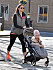 Prinsessan Madeleine på promenad i London med prinsessan Leonore i barnvagn