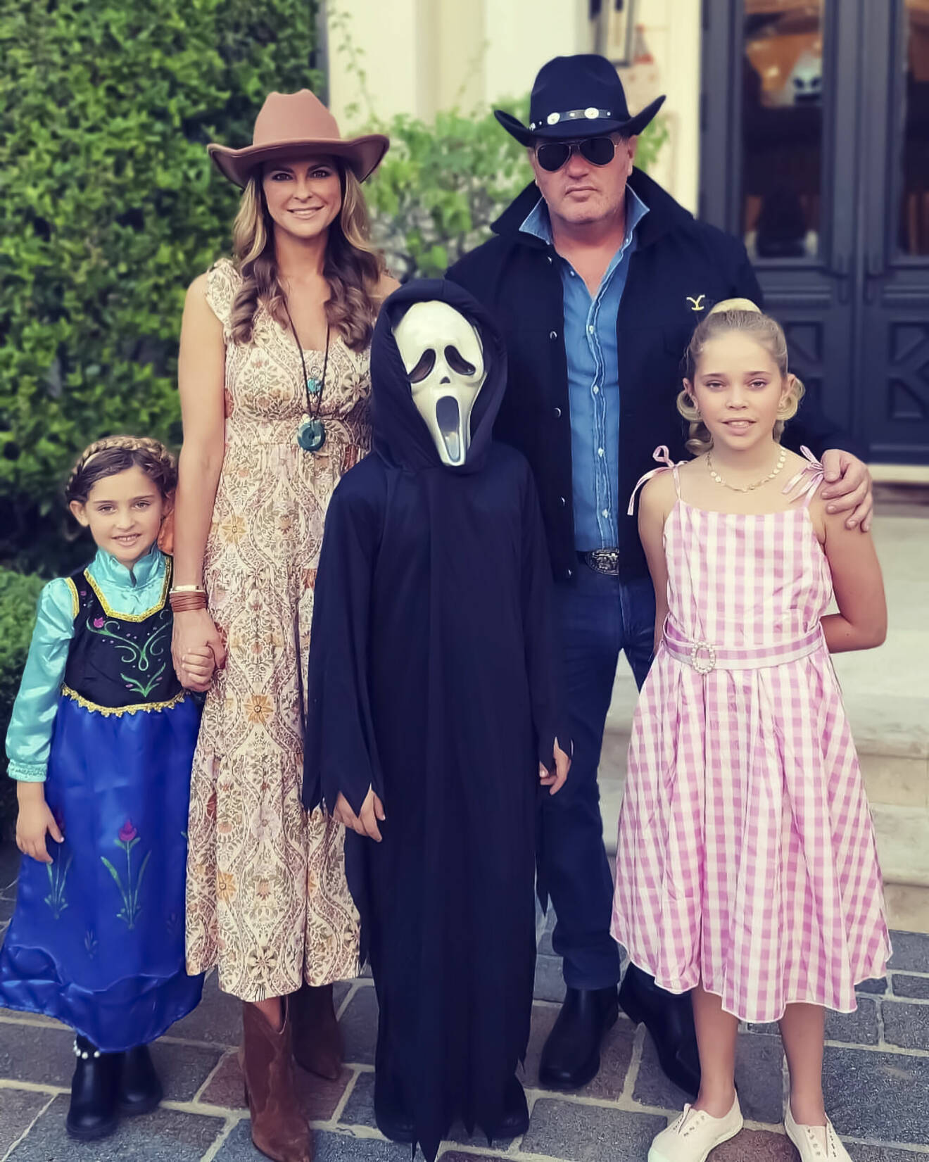 Prinsessan Madeleine och familjen utklädda för Halloween