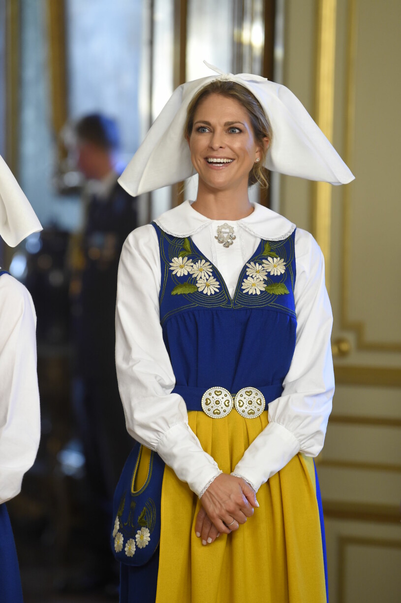 En strålande vacker prinsessa på nationaldagen i Sverige 2019!