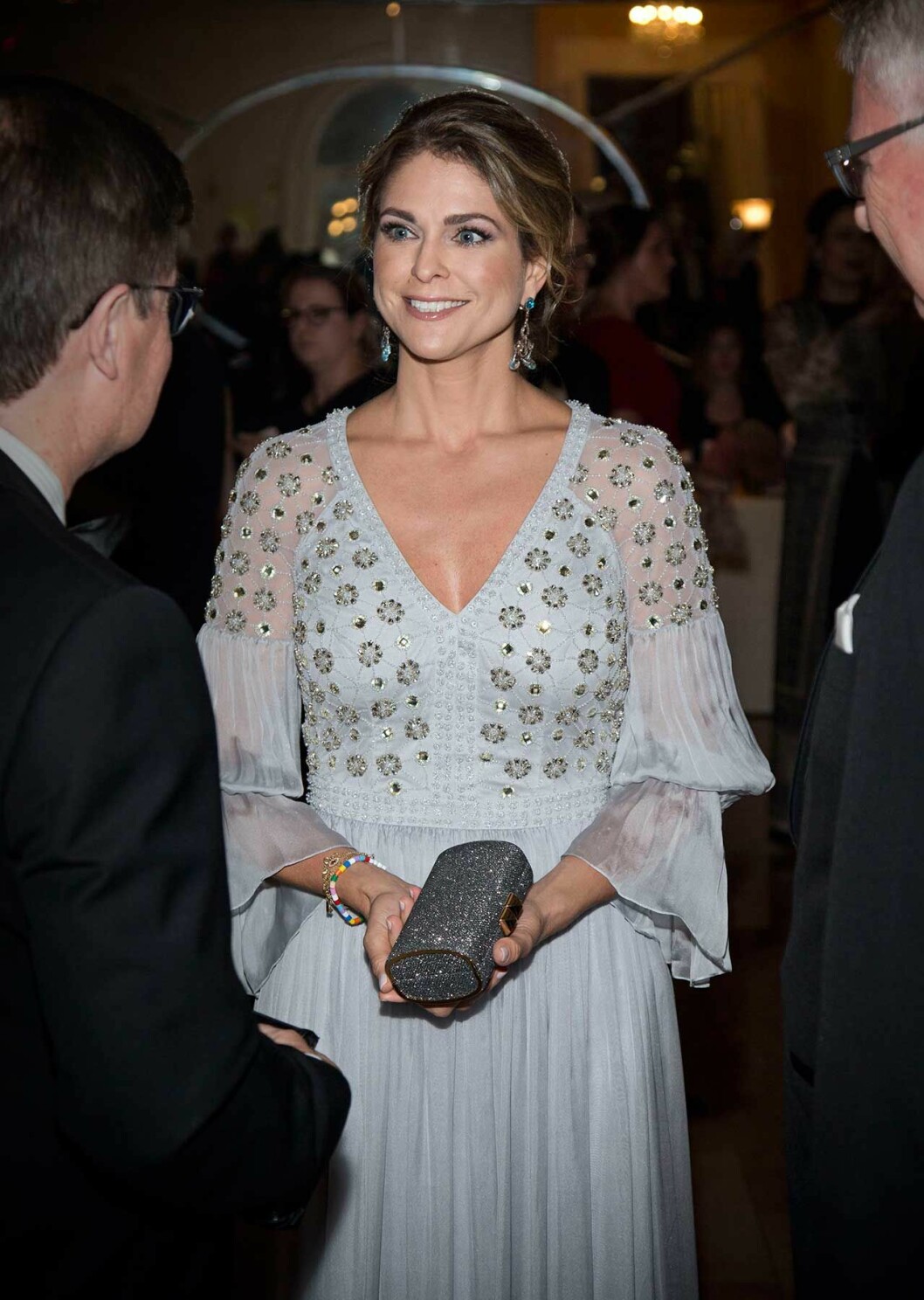 Prinsessan Madeleine var strålande vacker och självklart bar hon Childhood-armbandet runt handleden. prinsessan madeleine childhood
