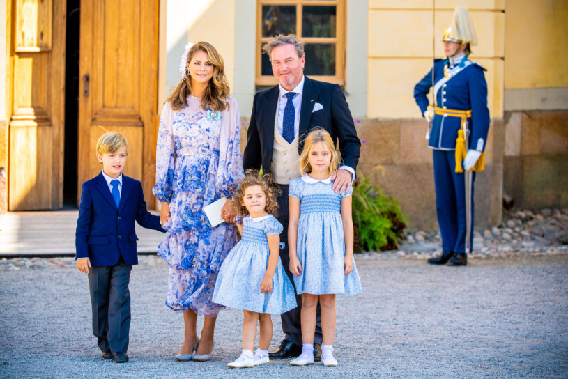 Prinsessan Madeleine med Chris O'Neill, prins Nicolas, prinsessan Adrienne och prinsessan Leonore på prins Julians dop