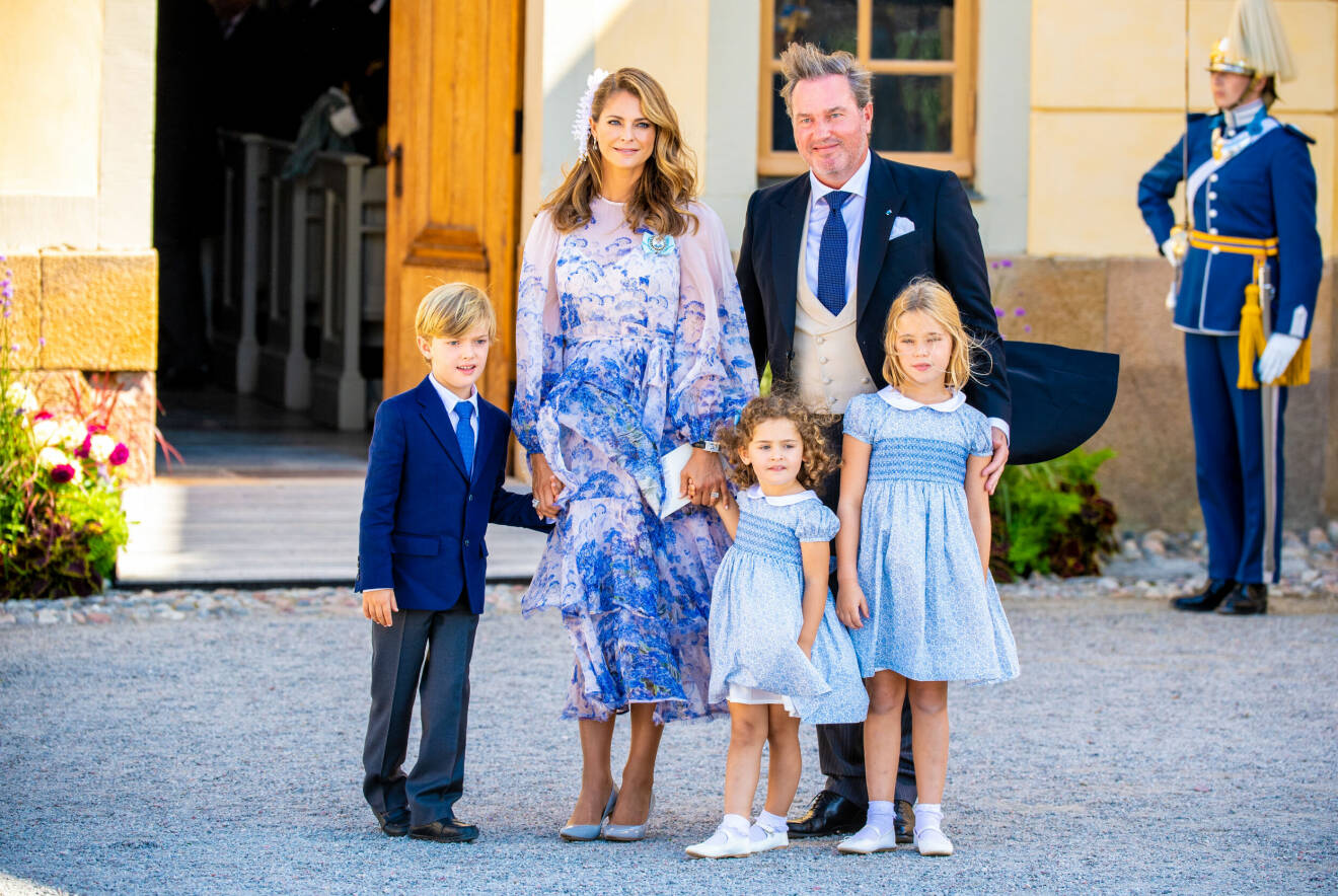 Prinsessan Madeleine och Chris O'Neill med barnen under ett besök till Sverige