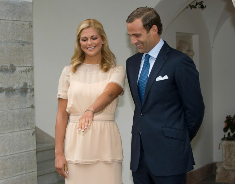 Prinsessan Madeleine och Jonas Bergström tillkännagav sin förlovning på Solliden.