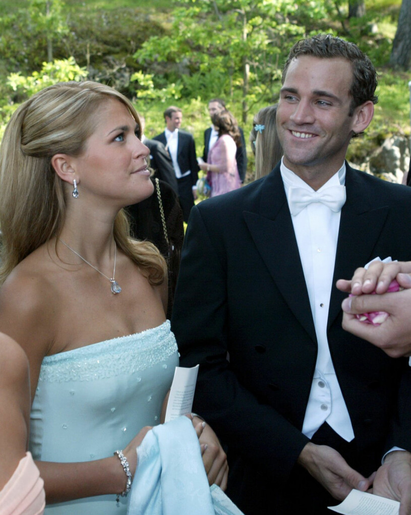 Prinsessan Madeleine och Jonas Bergström på vännerna Caroline Thams och Tom Davidsons bröllop, år 2004. Prinsessan Madeleine och Jonas Bergström