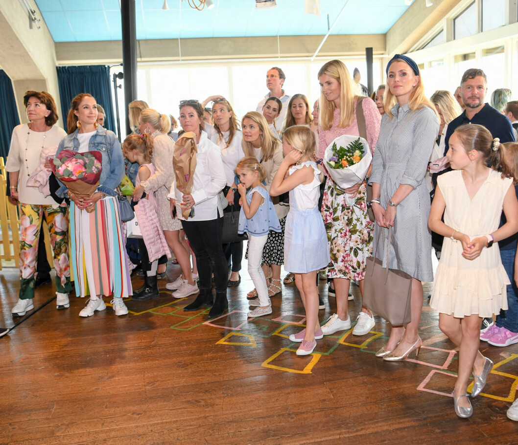 Saknar väninnorna. Hela det gamla prinsessgänget är ju kvar i Sverige. Prinsessan Madeleines tjejgäng vid lanseringen av barnboken Stella och hemligheten 2019.