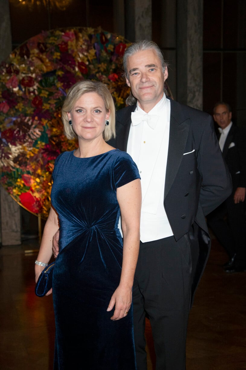 Magdalena Andersson och maken Richard Friberg uppklädda till tårna på Nobelfesten 2018. Magdalena Andersson och maken Richard Friberg
