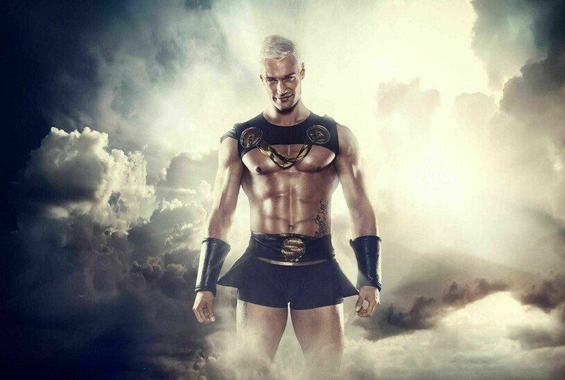 Innan Marcus Olausson blev "Sommardoktorn" syntes han som "Herkules" i Gladiatorerna. Marcus Olausson i Gladiatorerna