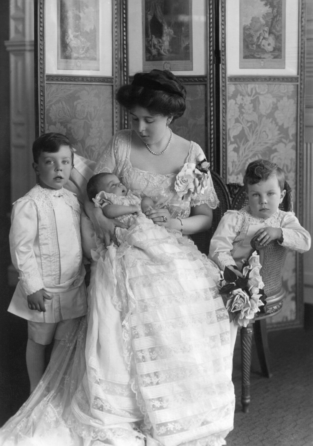 Kronprinsessan Margareta, prins Gustaf Adolf och prins Sigvard. Kronprinsessan Margareta