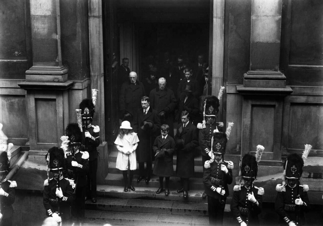 Margaretas begravning 1920. Här syns kronprins Gustaf Adolf med barnen Ingrid, Sigvard och Gustaf Adolf. Margaretas begravning
