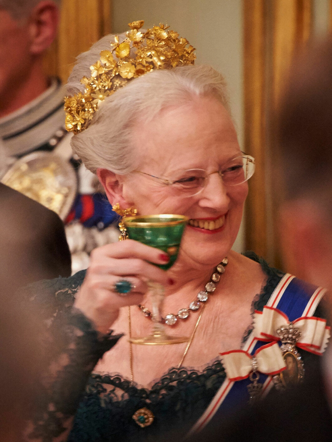 Torsdagen den 16 april fyller hon 80 år. Drottning Margrethe skålar